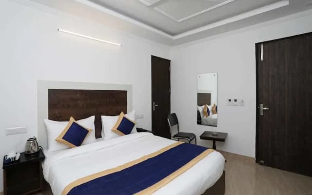 Airport Hotel Ambience Inn