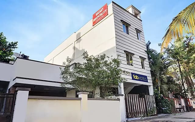 FabHotel Galaxy Airport Inn