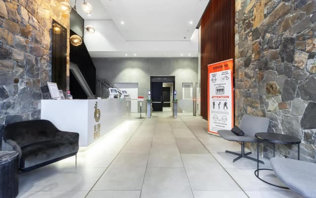 Luxuriuous 1 Bedroom in 16 on Bree