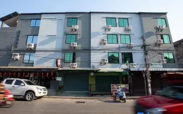 BW Studios Thai Art Hotel (5 mins walk to Tha Phae Gate, Pets friendly)