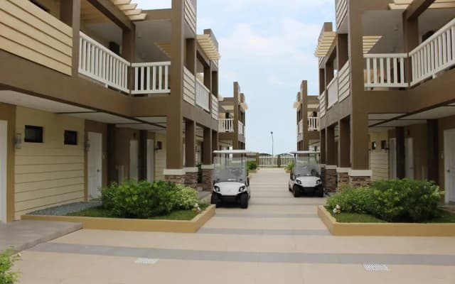 Aquamira Hotel & Resort
