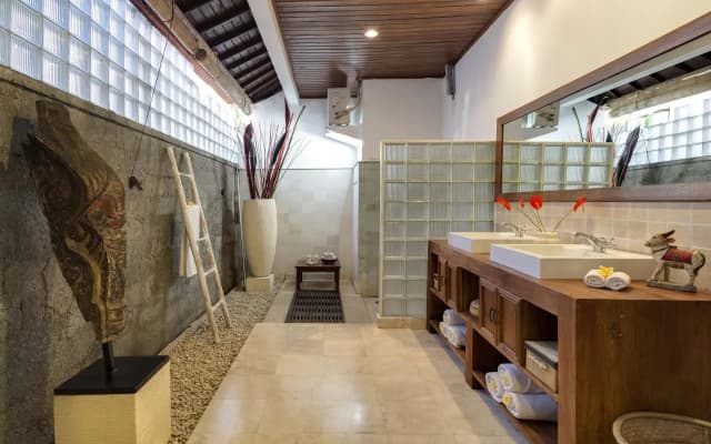 Villa Eight