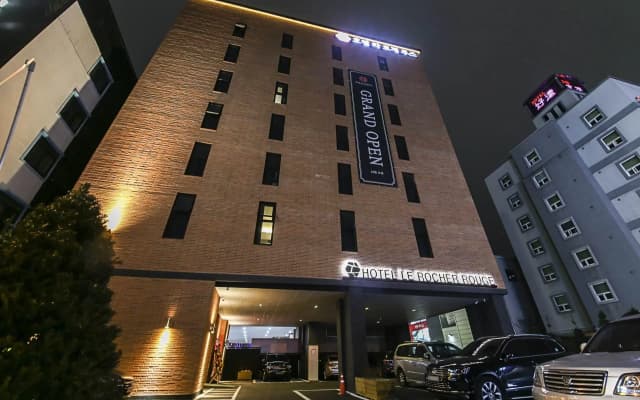 Lerocherrouge Hotel