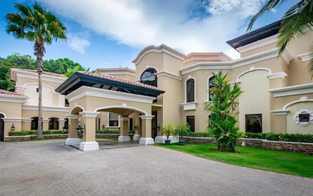 Stunning Luxury Mansion in Playa Flamingo with Six Bedrooms and Beachfront Access