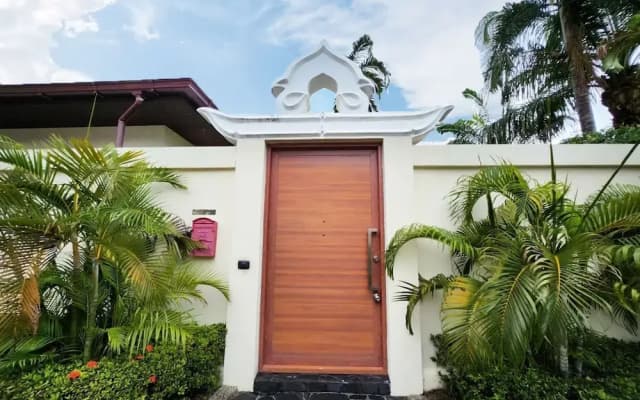 Majestic Seaside Pool Villa