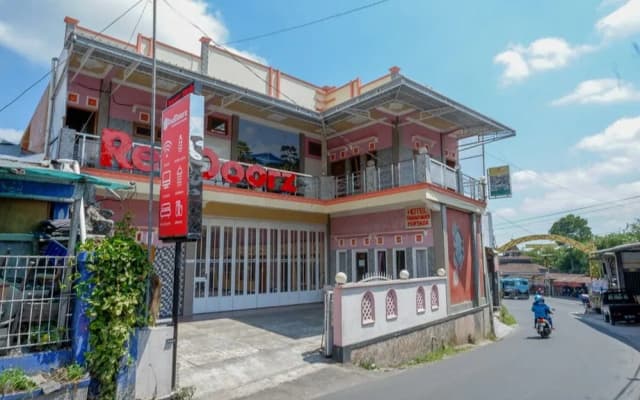 RedDoorz near Desa Wisata Tambi Dieng