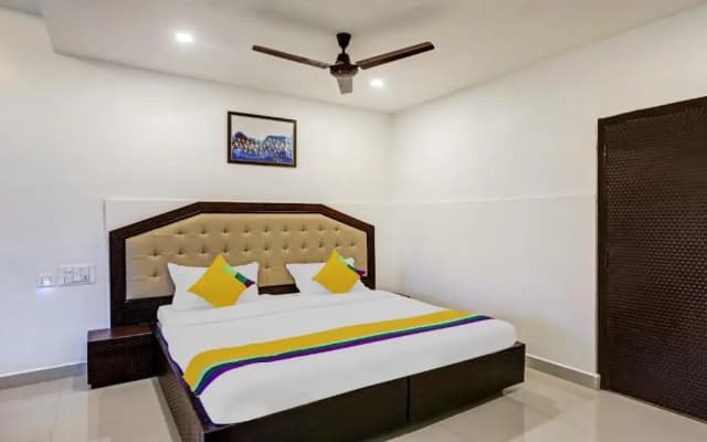 Itsy Hotels Regalia Grand, 500 Mtrs From Madikeri Fort