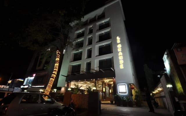 Le Grande Residency