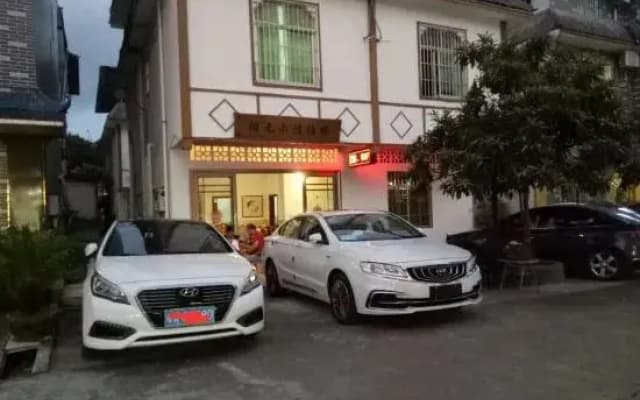 Danxia Mountain Hongfulou Hotel