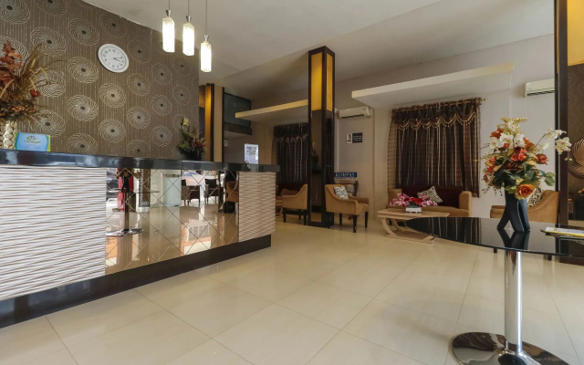 RedDoorz Plus @ Grand Populer Hotel