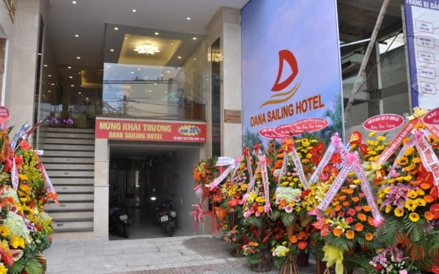 Dana Sailing Hotel