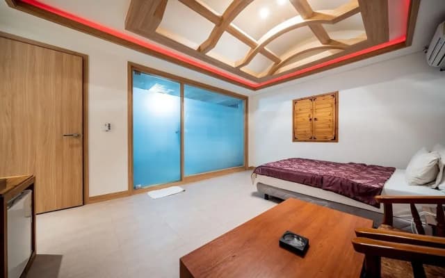 Anseong Hill House