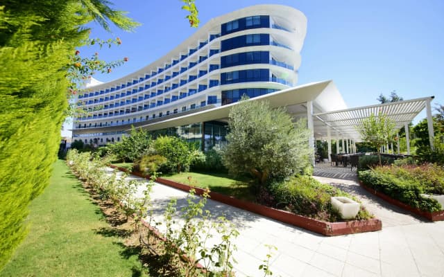 Отель Q Premium Resort