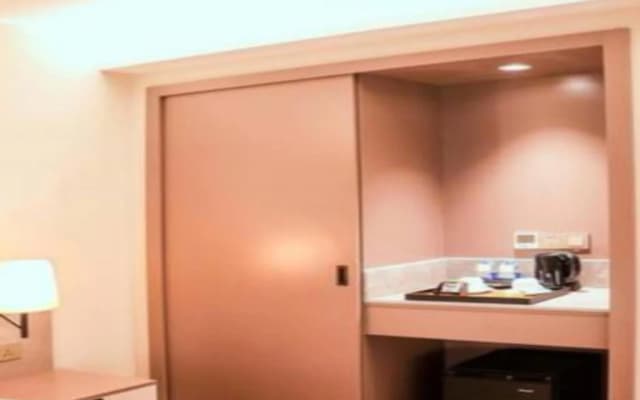 Homeinn Hotel (Wuxi Nanchan Temple Sanyang Square)