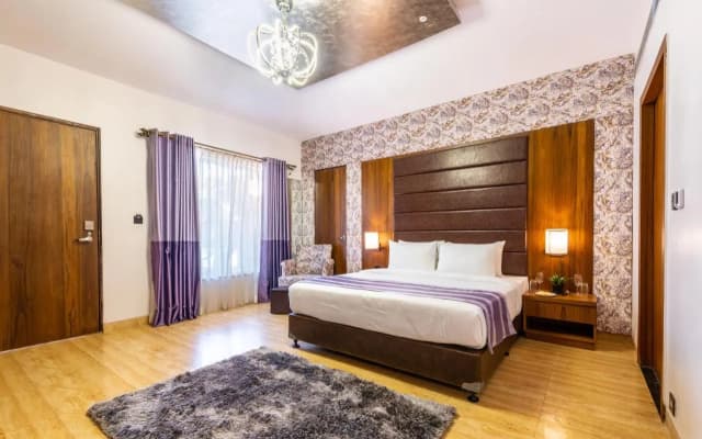 Hotel Saya Grand