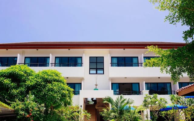 Hill Myna Holiday Park & Cafe