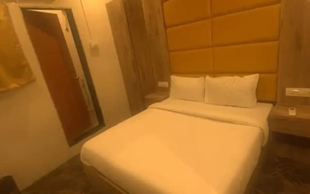 Fabhotel Platinum Inn
