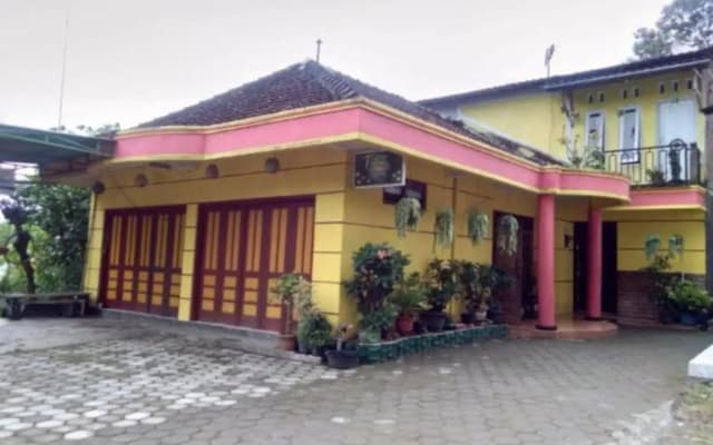Toto Homestay