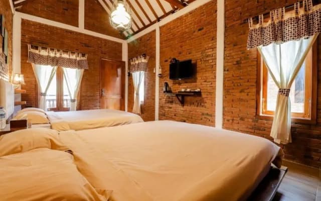 Omah Teras Bata Guesthouse By Zuzu