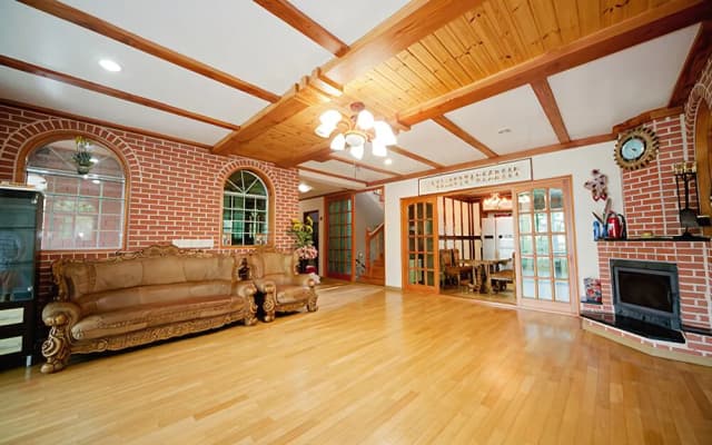 Gyeongju Lakeside Waltz Pension