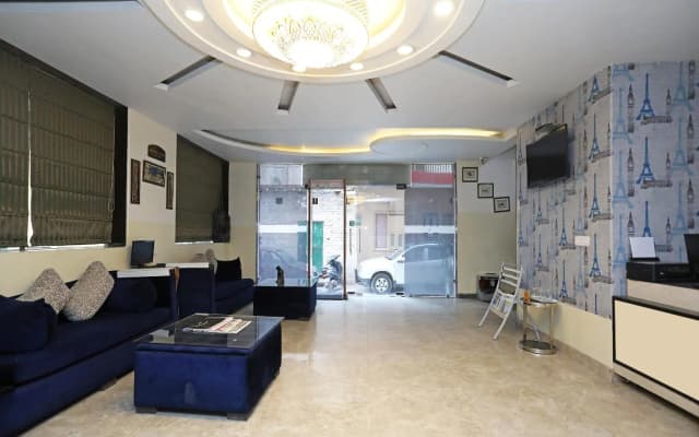 OYO 8967 Hotel Shivaay Palace