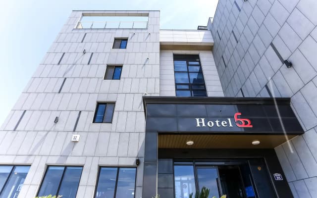 Hotel 52