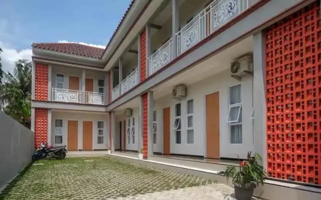 RedDoorz Syariah near Universitas Tidar Magelang