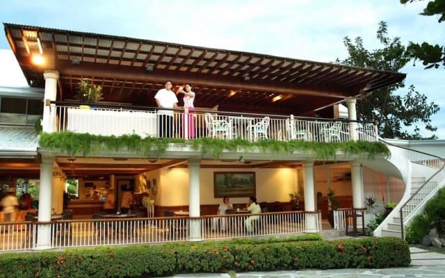 Almont Inland Resort