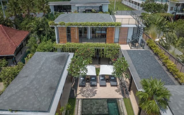 Villa Vida Mira - Elegant 4BR Beachside Villa in Canggu