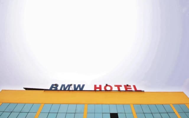 Oyo 90155 Bmw 1 Hotel