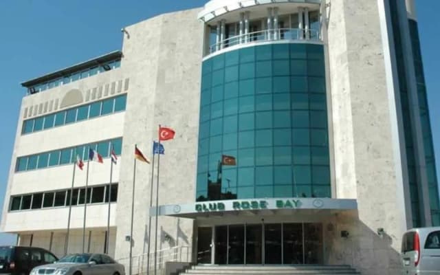 Club Rose Bay Hotel