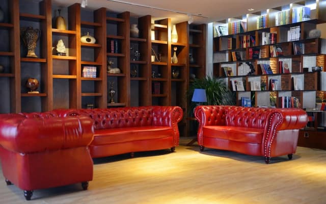 James Joyce Coffetel Qinhuangdao Railway Station