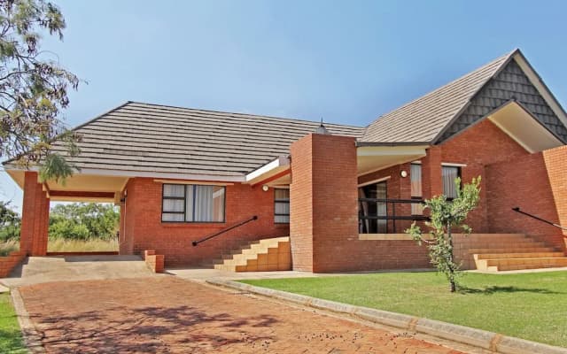 Monateng Safari Lodge