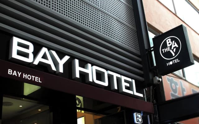 Bay hotel