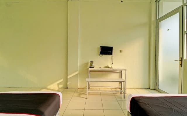 RedDoorz Syariah at Neu Hostel Cisarua Lembang