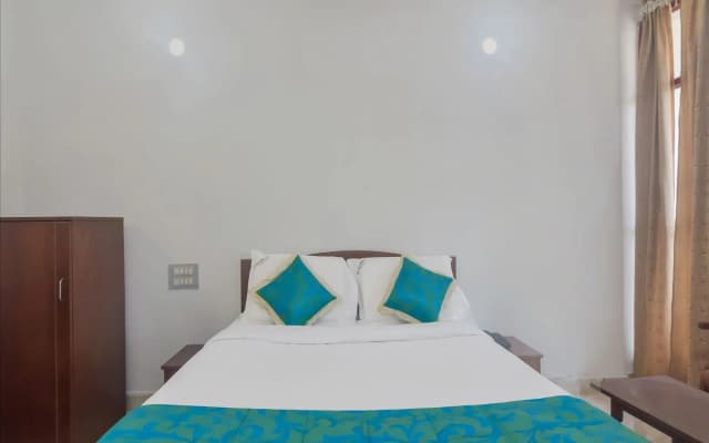OYO 13581 Hotel Raj