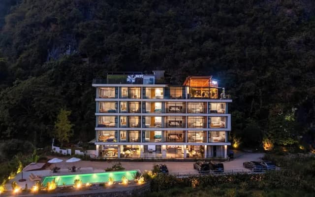 Yangshuo 1Q84 Tree Hotel