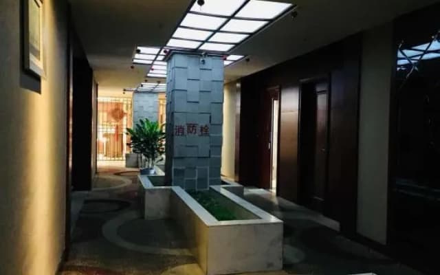 Tianshang Renjian Hotel (Yueyang Food Street)