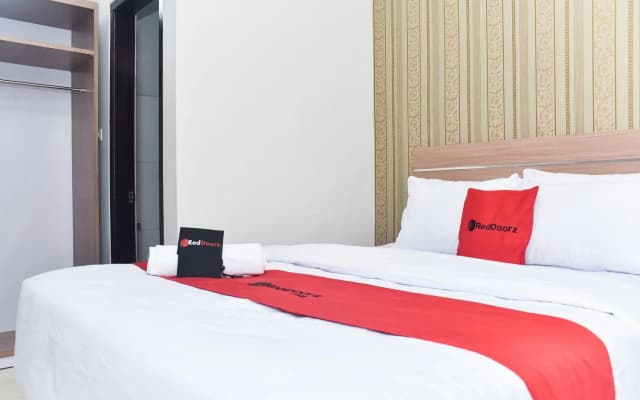 RedDoorz Plus near Malang Town Square
