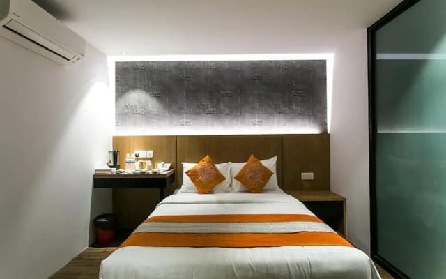OYO 292 Stella Hotel
