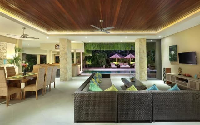 Villa J Deluxe
