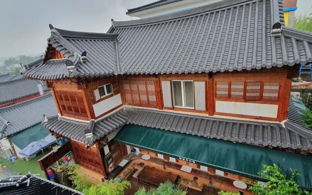 Millennial Morning Hanok Guesthouse