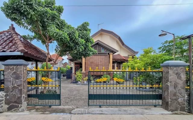 RedDoorz Syariah at Jalan Panglima Sudirman Probolinggo