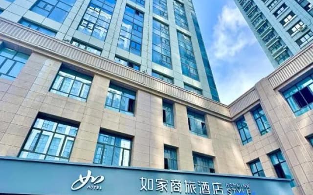 Homeinn Selected Hotel (Urumqi Railway Station Weixing Road)