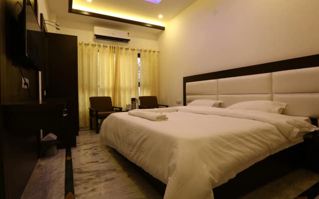 Hotel Green View - Behind Pramarth Niketan