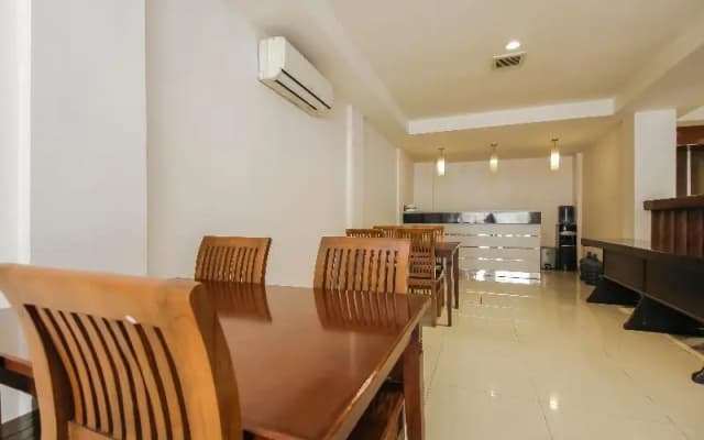 RedDoorz Plus near Galaxy Bekasi