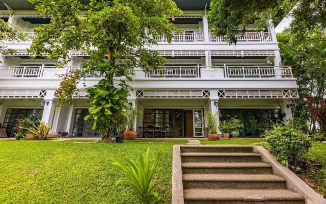 4 BR Townhouse in Great Location BSS