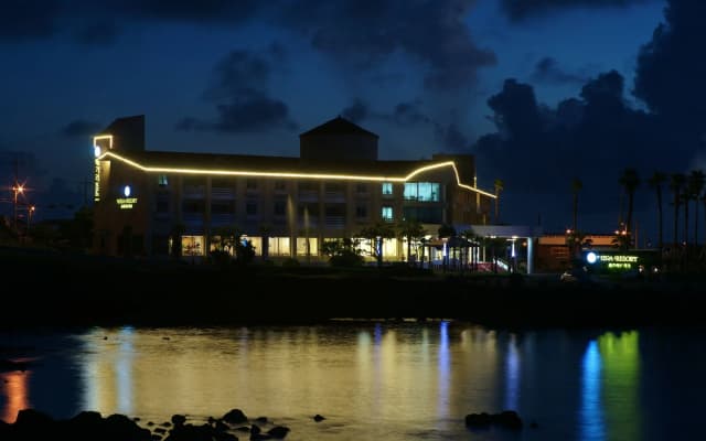 Mega Resort