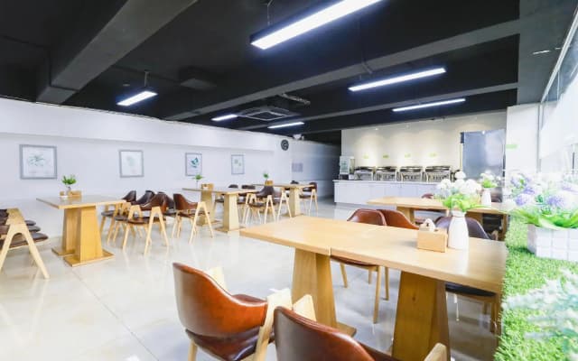 Vatica HeFei Baishuiba BHG Hotel