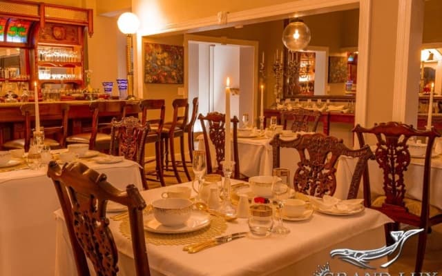 Grand Lux Boutique Manor